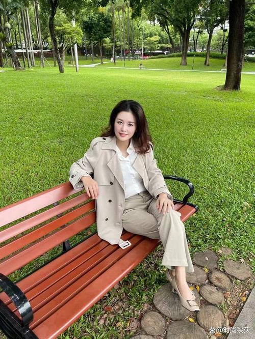 五十岁熟女的魅力展现与优雅生活:如何保持活力与时尚?